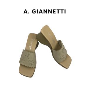 A. GIANNETTI Beige Sandals. Sz 8M